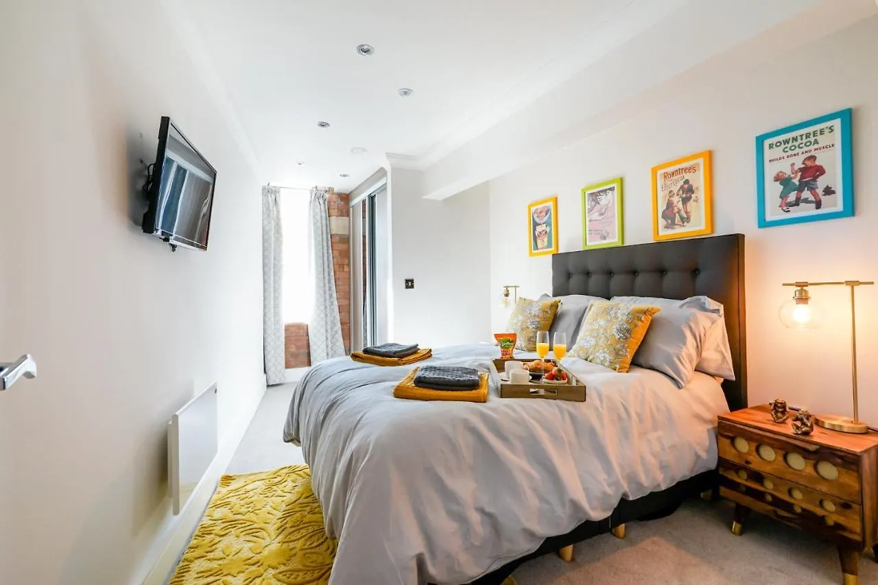 Cocoa River - Two Bed, Two Bath With Allocated Parking York 0*,